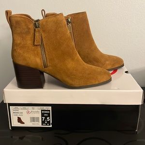 NEW WITH BOX Blondo Waterproof Suede Boots. Women’s US Size 7.5, EUR Size 38.